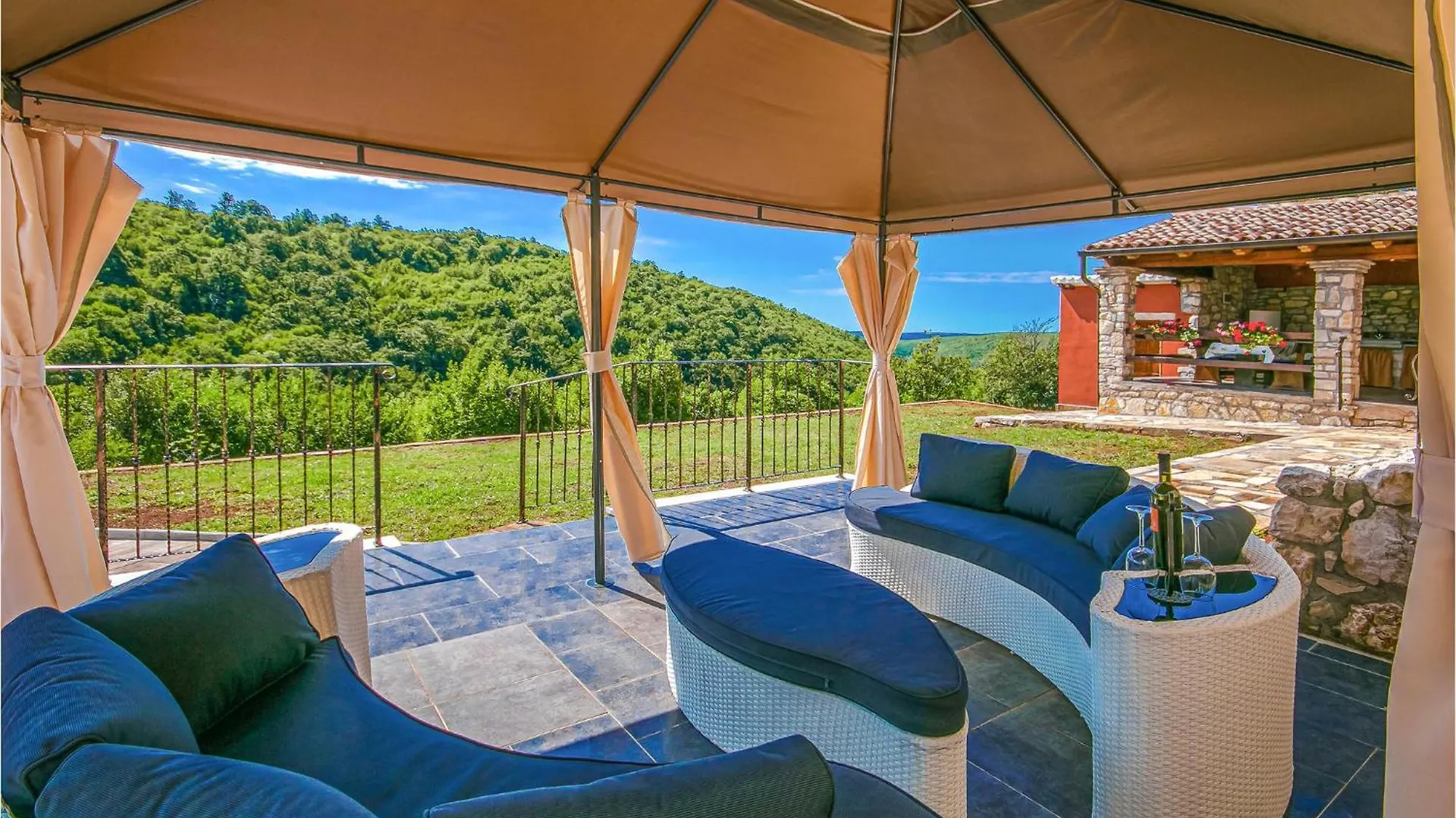 2 Bedroom Beautiful Home In Labin Κροατία